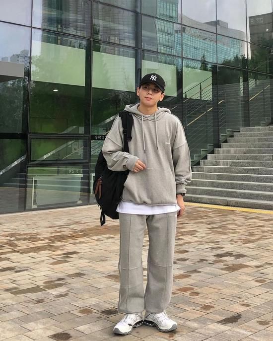 今夏令人上瘾的“校服”套装