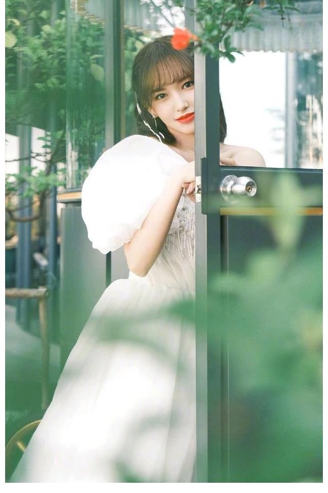 公主裙|程潇减肥上瘾了？瘦到“漫画脸”失去辨识度，精修图都快认不出了