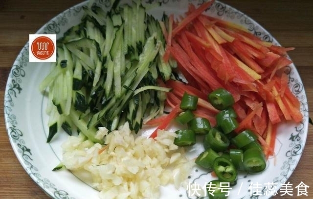 劲道|大人小孩都喜欢的菜,比凉拌黄瓜还要好吃,滑溜溜的好劲道!