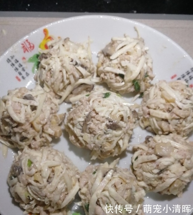 香煎芋头糕|香芋的懒人做法，一蒸一煎，好吃到停不下来