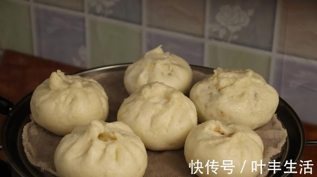 小董|三伏天，用这菜蒸包子太香了，想吃都买不到，皮薄大馅又鲜美