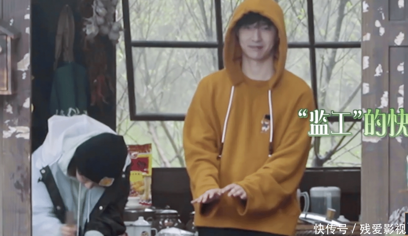 黄磊|张艺兴围观杨紫干活却不帮忙,黄磊4次点拨:无奈张艺兴太直男