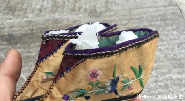 西方|古代女子奇葩审美,中国裹小脚、西方束小腰,而日本欣赏不动!