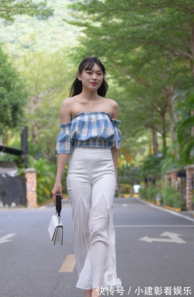 小姐姐|街拍：小姐姐气质出众高腰打底裤搭配，上衣紧身个性耐看的潮流范