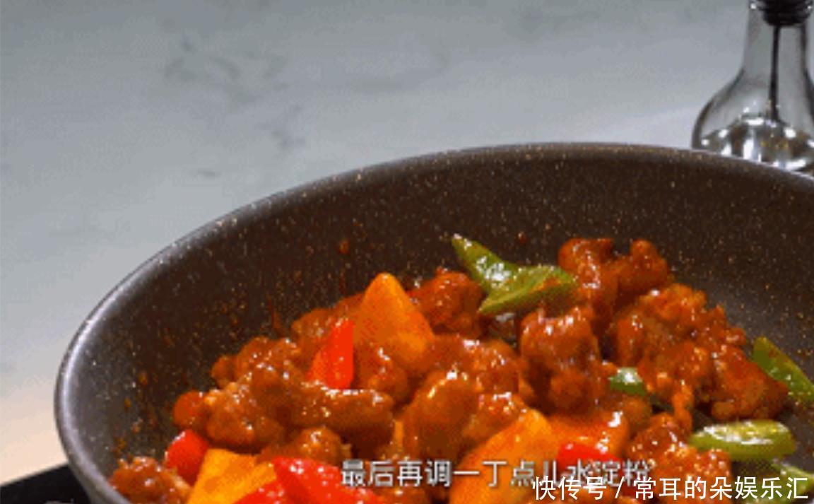  可口|水果和肉一起烹饪，也能擦出美味火花，晶莹剔透，酸甜可口有食欲