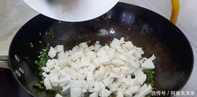 饺子皮|饺子皮别包饺子了,教你简单一做,比蒸饺包子好吃几十倍,太香了