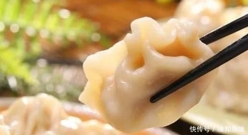 饺子|煮饺子时清水里加两物,饺子不破皮、不粘锅、Q弹每家厨房都有