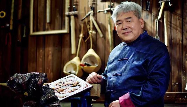 铁匠兄弟花4年创作铁皮画,拒绝商家50万收购一幅要敲10万锤