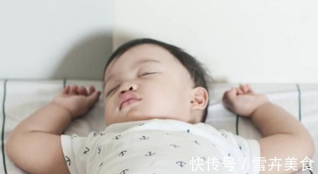 医生|“我家宝宝累了自己睡”,宝妈这样带娃睡觉,医生怒斥太无知