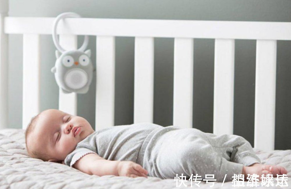 被子|妈妈陪睡和奶奶陪睡区别有哪些利弊要知道,当心破坏宝宝安全感