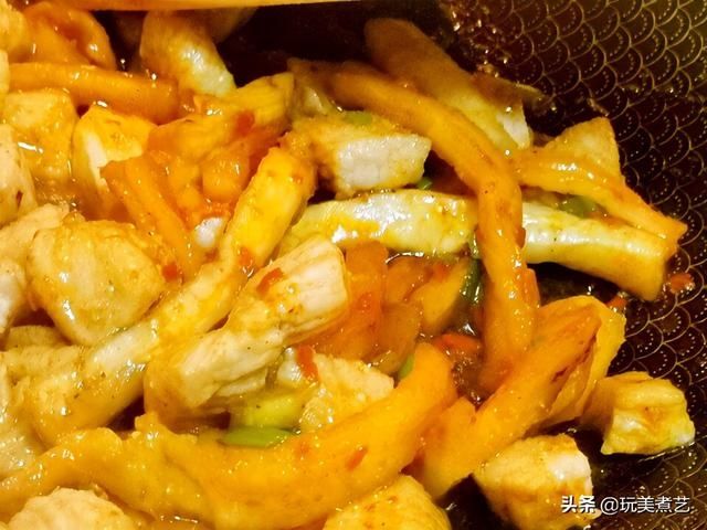  下饭|小小辣萝卜丁，单吃会上头，入菜后超级下饭