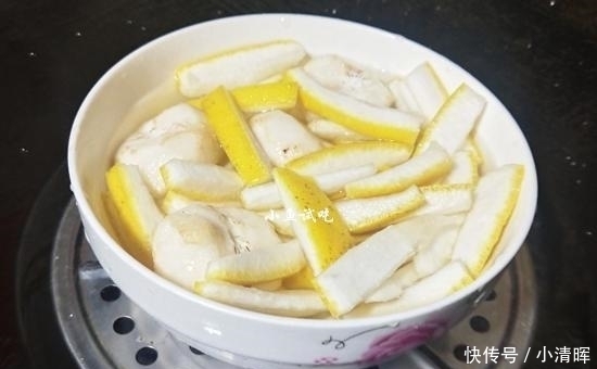 咳嗽痰多老不好,88岁老奶奶这两种食材蒸一蒸,止咳化痰不再咳嗽
