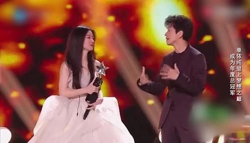 依纯|夺冠一年,单依纯就上了七档热门综艺,风光的背后也隐藏着心酸