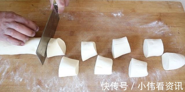 馒头|蒸馒头别只加酵母,再多加一勺“此料”馒头又暄又好看