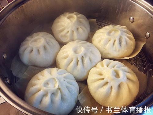 江一舟|蒸包子，记住不要直接上锅蒸，大厨教你一招，包子蓬松暄软不塌陷