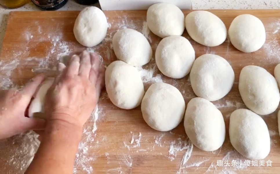 秋天发面，掌握1点，8分钟发满盆，蒸出的馒头比面包还香特好吃
