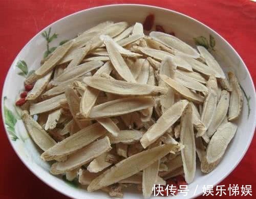 山药多糖|黄芪是平民补品,但不要单独泡水喝了,跟3种食物搭配不上火