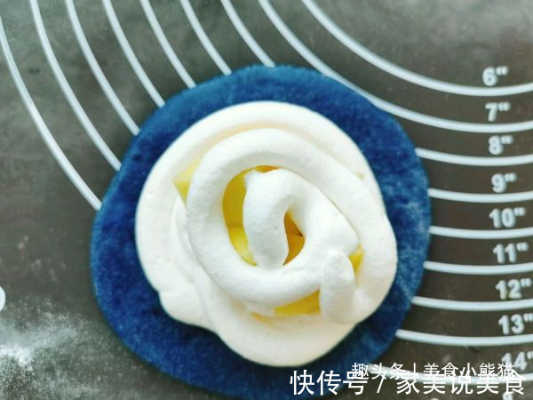 超级好看的星空雪媚娘做法自己在家就能做，软糯香甜，美味点心