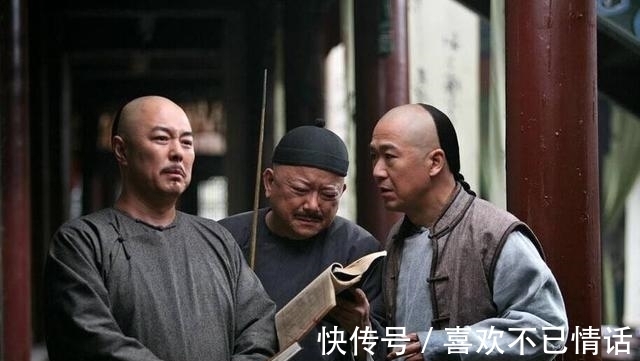 下联!船夫出上联,乾隆对不出下联便问纪晓岚,纪晓岚说:我也不会