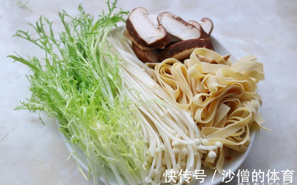 加班到深夜,煮了美味土豆粉夜宵,香辣过瘾,太好吃啦