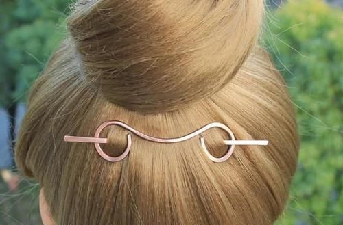 最简单的发型,配上最有创意的发饰,这个春夏,做最水灵的女孩