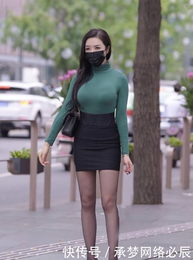 穿搭|“塞衣角”穿法席卷而来，囊括了时髦修身，难怪中年女士上头了！