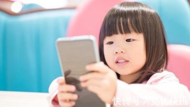 父母|孩子什么年纪用手机最好不是10岁也不是15岁,这个年纪用最好