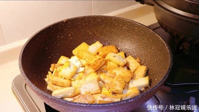  光盘|这样的炒豆腐，全家老小最喜欢，香嫩入味又下饭，上桌瞬间就光盘