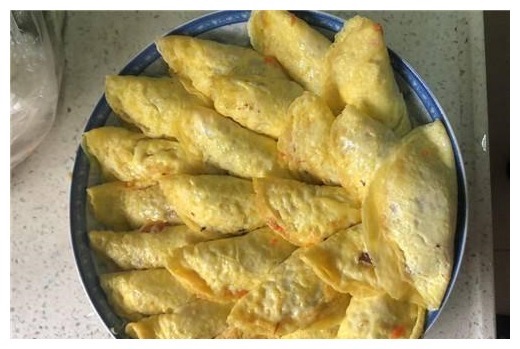 鸡蛋加上肉末,锅里一卷,出锅后喷香,胃口大开,比鸡蛋羹好吃