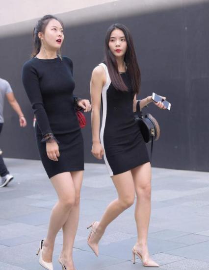圆筒状|美女街拍:黑色连衣裙搭配圆筒状手提包,款式新颖,潮流时尚