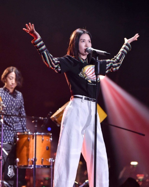 明明|明明都是“超女”出身,当年的亚军已经是导师,而冠军却仍是选手