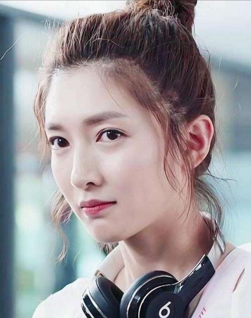 脸上有这3处“特征”的女生,并不适合留刘海,露出五官更女神