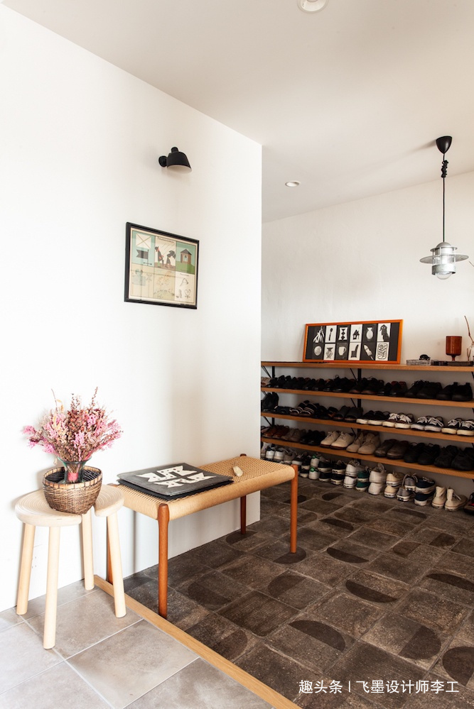 收纳|日本夫妻会装修,100多双鞋直接挂墙上,衣帽间也不要柜子,时尚