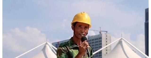 建筑工人第一次上电视唱歌，一开嗓观众惊艳！网友：又一个大衣哥