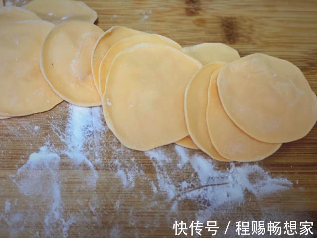 老妈调的素馅饺子,比肉的还要香,一周吃一次也不觉得腻