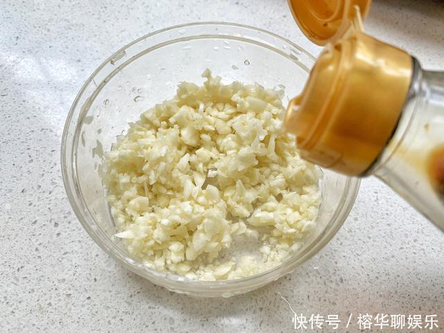  隔三差五|肥胖就怕这食材，简单一拌，隔三差五吃，刮油去脂，衣服穿回S码