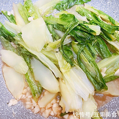 油麦菜|一吃就上瘾的#奈特兰芝士粉挑战赛#清炒蒜蓉油麦菜