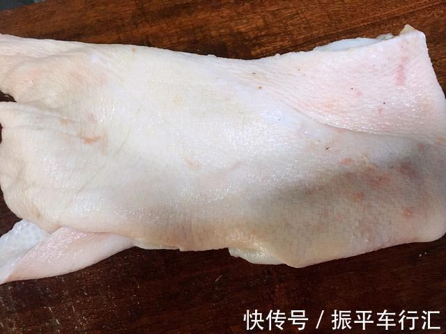 女人|女人要常吃猪皮,滋补又养颜,烤着吃,一口一个好吃到停不下来了