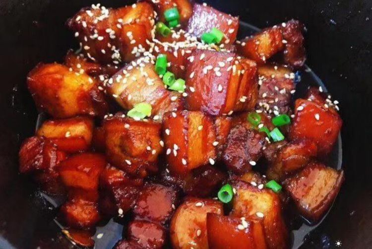 做红烧肉只用葱姜,难怪味道不香!记住多放“3个料”,肉香四溢