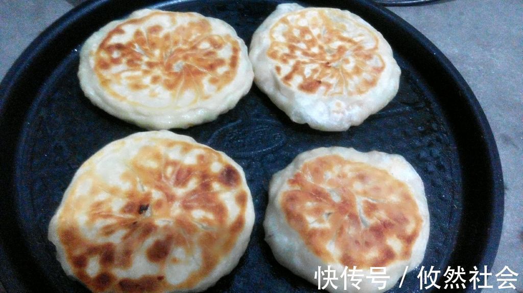 电饼铛|在家制作青椒火腿馅饼，味道鲜美，营养健康