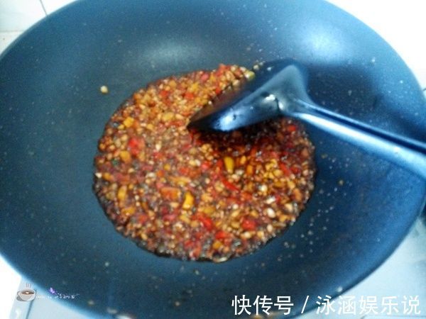 豆腐又一种好吃爆的做法！又香又快，还没出锅都想抓几块吃