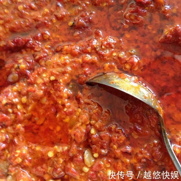 农家自制辣椒酱,搭配馒头米饭,吃起来绝对的过瘾