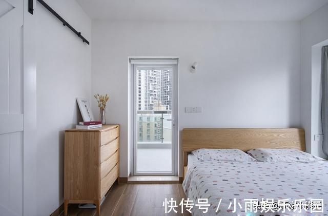 极简|看了他家才知道,全屋刮大白,没安装吊顶不做电视墙,极简又耐看