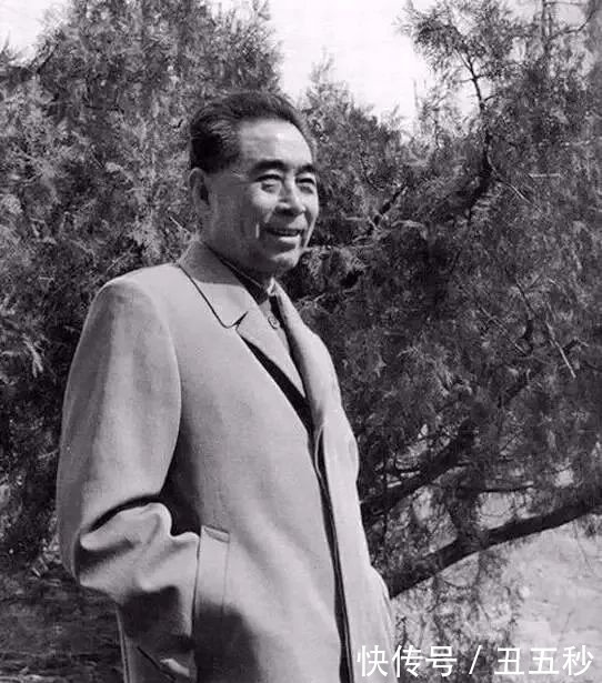 周恩来的诗词你见过吗?他的文学才华同样让人惊叹不已!