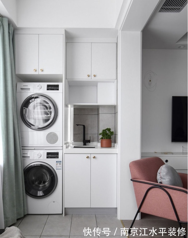 装修|南京阳台装修,阳台和客厅之间要打通吗?这样是不是更好?