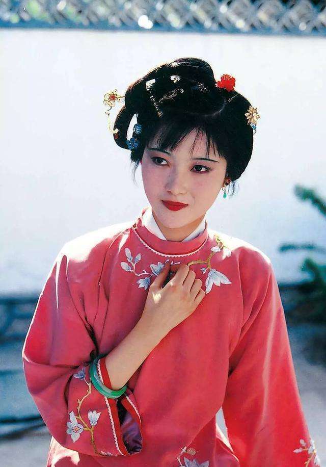 碧痕#红楼梦里,为什么袭人说好歹留着麝月,却没说好歹留下秋纹呢?