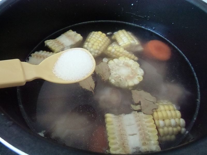 猪蹄这样炖，只需轻轻一按，简单又滋补，全家都能吃