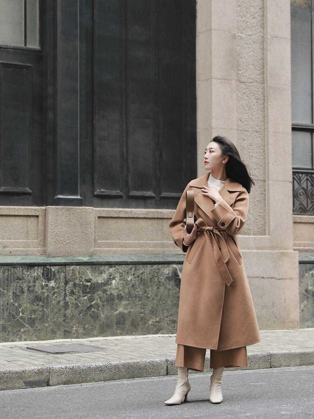 针织连衣裙 偏爱的优雅从容风,也可以将大衣搭得这么美