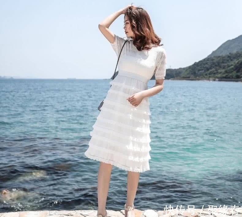  小姐姐|街拍：长相很甜很美的小姐姐，丰腴有致,充满风情清爽飞扬！