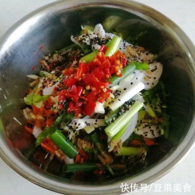 芥末|不知道吃什么，夏日开胃菜——黄瓜拌鸡丝准没错